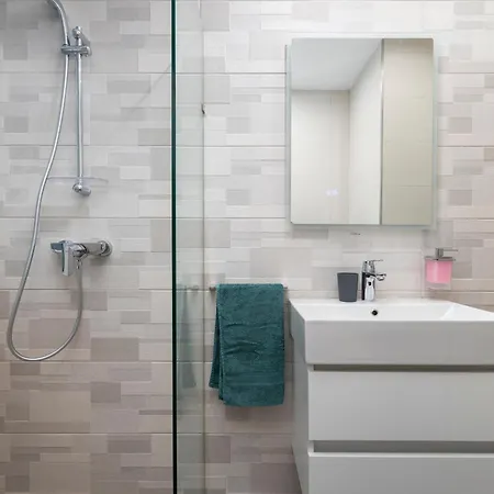 Modern & Stylish Close To Tigne Point - Close To Saint Julians & Valletta Ferry アパート *