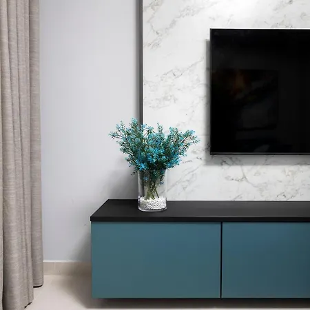 Modern & Stylish Close To Tigne Point - Close To Saint Julians & Valletta Ferry *