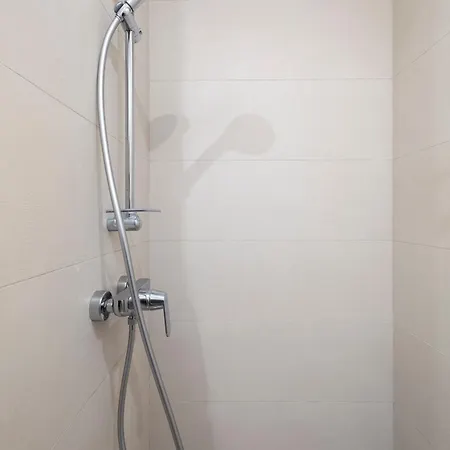 Modern & Stylish Close To Tigne Point - Close To Saint Julians & Valletta Ferry アパート